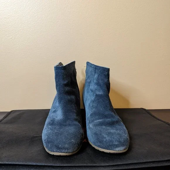 Kenneth Cole Reaction suede booties - Picture 2 of 3